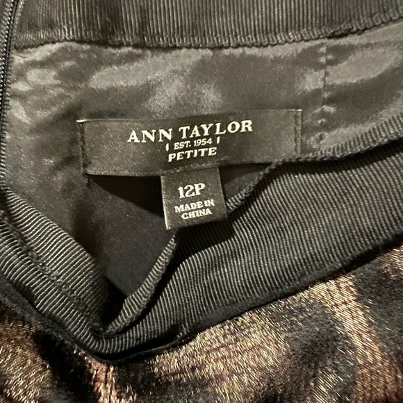 Ann Taylor Size 12p Metallic Leopard Print Mini Skirt. - Picture 3 of 5